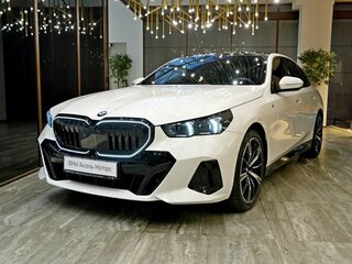 2024 BMW 5 серии 530i xDrive VIII (G60/G61/G68), белый, 8360000 рублей, вид 1