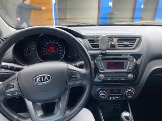 2012 Kia Rio 4-speed III, белый, 680000 рублей, вид 5