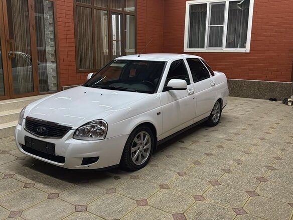 2018 Lada (ВАЗ) Priora I Рестайлинг, белый, 680000 рублей - вид 1