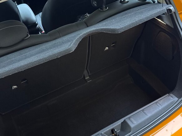 2018 Mini Hatch Cooper III (F55/F56), жёлтый, 1800000 рублей - вид 15