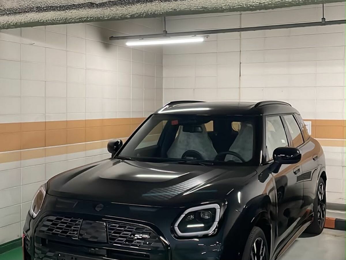 Открыть фотографии: Mini Countryman III