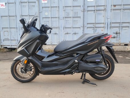 2024 Honda Forza, чёрный, 739000 рублей, вид 2