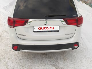 2018 Mitsubishi Outlander III Рестайлинг 2, белый, 2499000 рублей, вид 3