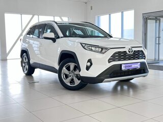 2020 Toyota RAV4 V (XA50), белый, 3830000 рублей, вид 3