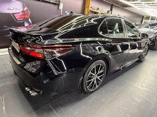 2021 Toyota Camry VIII (XV70) Рестайлинг, чёрный, 2650000 рублей, вид 4