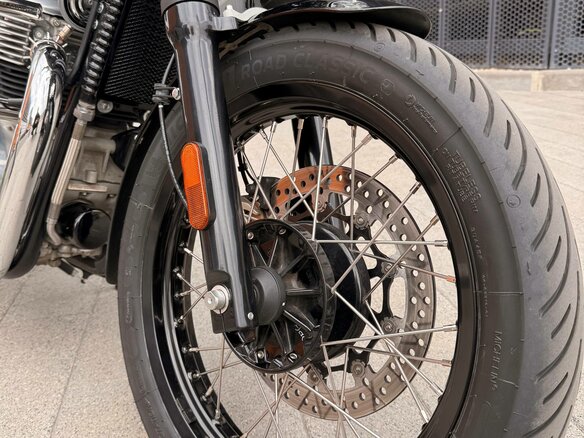 2025 Royal Enfield Continental GT, серебристый, 585000 рублей - вид 9