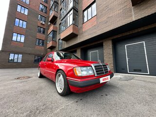 1990 Mercedes-Benz W124 230, красный, 500000 рублей, вид 4