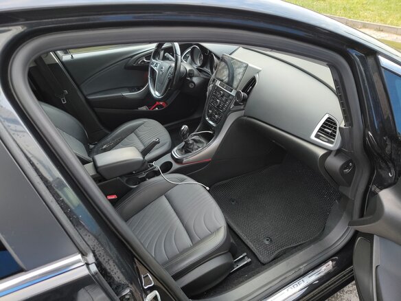 2013 Opel Astra J Рестайлинг, чёрный, 660000 рублей - вид 6