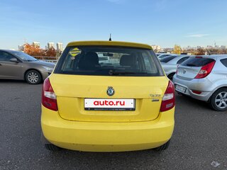2011 Skoda Fabia II Рестайлинг, жёлтый, 295000 рублей, вид 3
