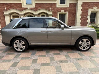 2026 Rolls-Royce Cullinan I Рестайлинг (Series II), серый, 65000000 рублей, вид 2