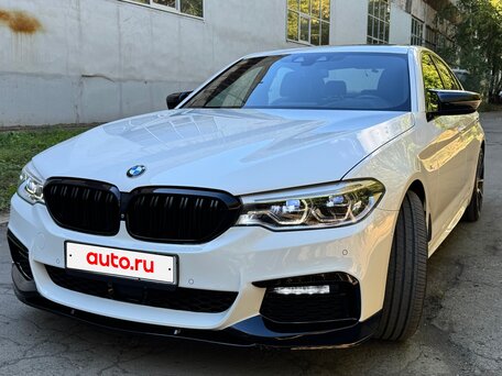 2017 BMW 5 серии 520d xDrive VII (G30/G31/G38), белый, 3490000 рублей, вид 2