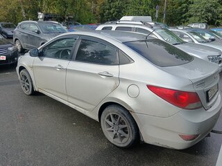 2013 Hyundai Solaris I, серебристый, 435000 рублей, вид 4
