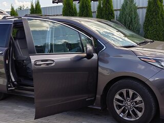 2021 Toyota Sienna IV, серый, 3300000 рублей, вид 2