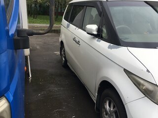 2004 Honda Elysion I, белый, 1100000 рублей, вид 3