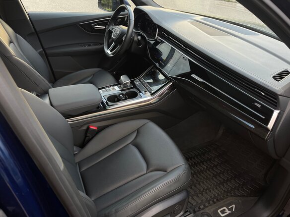 2023 Audi Q7 45 TFSI II (4M) Рестайлинг, синий, 4950000 рублей - вид 19