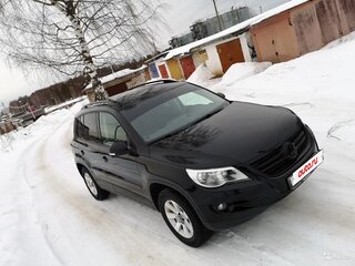 2010 Volkswagen Tiguan I, чёрный, 999999 рублей, вид 3