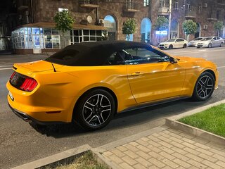 2018 Ford Mustang VI Рестайлинг, оранжевый, 2300000 рублей, вид 4
