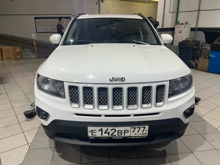 2013 Jeep Compass I Рестайлинг 2, белый, 1490000 рублей, вид 2