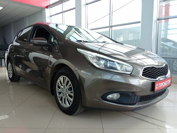 2014 Kia Ceed II, коричневый, 725000 рублей - вид 3