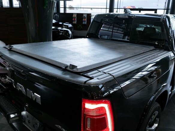 2023 Ram 1500 Crew Cab eTorque V, чёрный, 9500000 рублей - вид 8