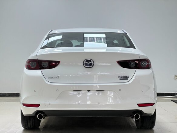 2022 Mazda 3 Axela IV (BP), белый, 1900000 рублей - вид 4