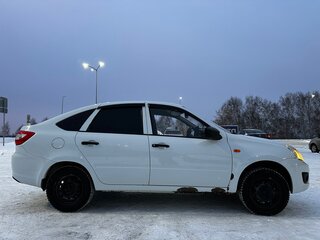 2015 Lada (ВАЗ) Granta I, белый, 350000 рублей, вид 3
