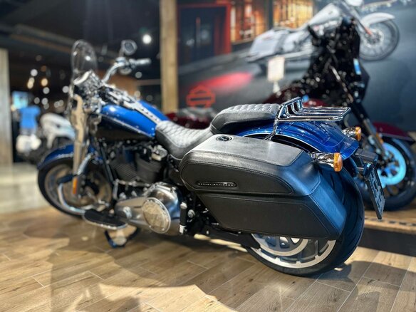 2018 Harley-Davidson Fat Boy, синий, 2400000 рублей - вид 15