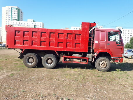 2012 Sinotruk Howo ZZ3257, красный, 1600000 рублей, вид 1