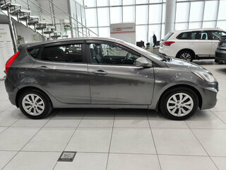 2011 Hyundai Solaris I, серый, 530000 рублей, вид 4