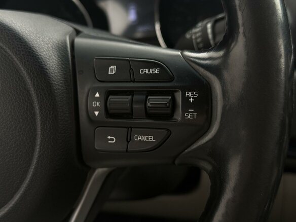 2018 Kia Carnival III, серый, 2150000 рублей - вид 10