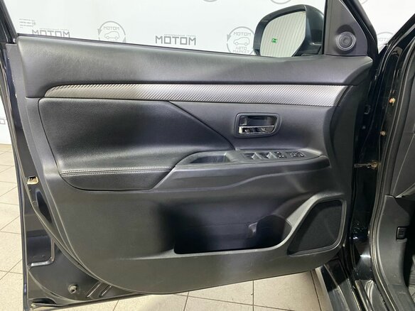 2014 Mitsubishi Outlander III Рестайлинг, чёрный, 1390000 рублей - вид 18