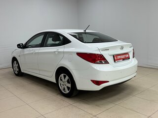 2014 Hyundai Solaris I Рестайлинг, белый, 920000 рублей, вид 4