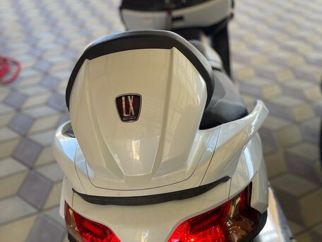 2016 Suzuki Burgman (SkyWave) 650, белый, 685000 рублей, вид 3