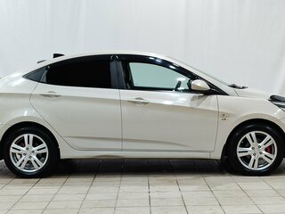 2015 Hyundai Solaris I Рестайлинг, бежевый, 950000 рублей, вид 3