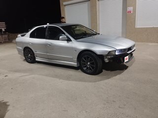 2002 Mitsubishi Galant VIII Рестайлинг, серебристый, 300000 рублей, вид 2