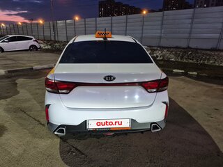 2021 Kia Rio IV Рестайлинг, серый, 870000 рублей, вид 4