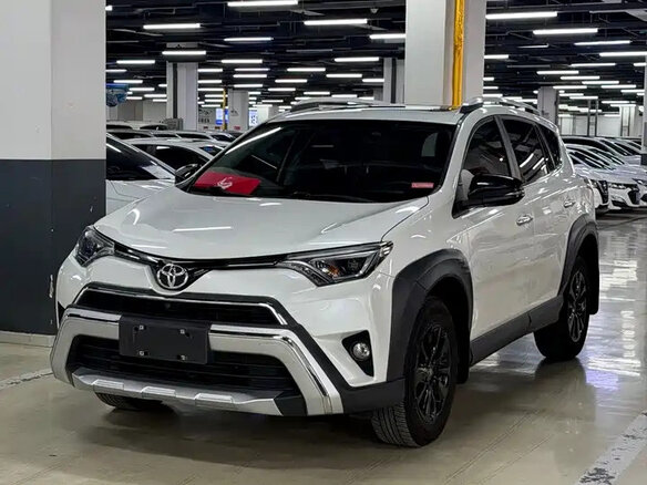 2019 Toyota RAV4 IV (XA40) Рестайлинг, белый, 1720000 рублей - вид 1