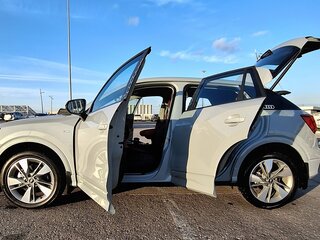 2025 Audi Q2 L 35 TFSI I Рестайлинг, серый, 3310000 рублей, вид 3