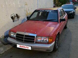 1984 Mercedes-Benz 190 (W201), красный, 130000 рублей, вид 2
