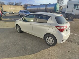 2017 Toyota Vitz III (XP130) Рестайлинг 2, белый, 1100000 рублей, вид 5