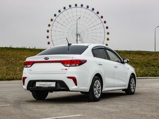 2019 Kia Rio IV, белый, 1550000 рублей, вид 2