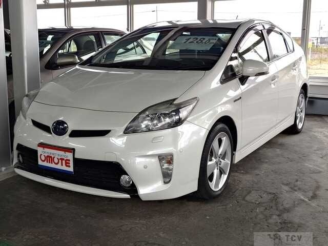 Открыть фотографии: Toyota Prius III Рестайлинг (XW30)