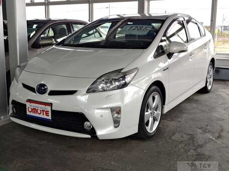 Toyota Prius III Рестайлинг (XW30)