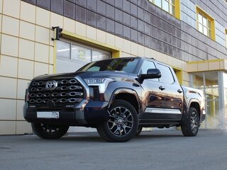 2022 Toyota Tundra CrewMax III, синий, 8295000 рублей, вид 1