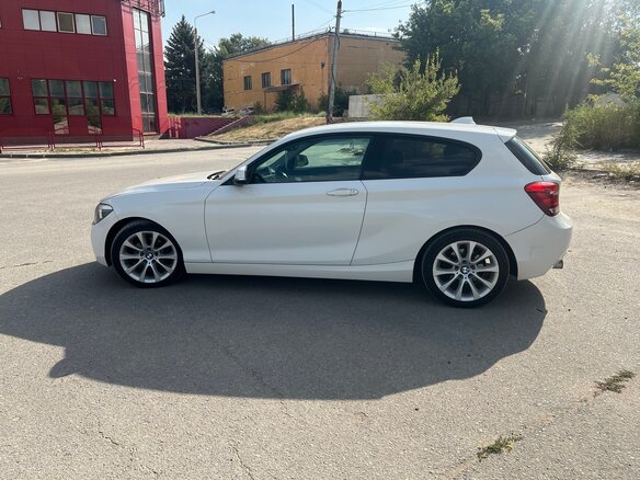2013 BMW 1 серии 116i II (F20/F21), белый, 870000 рублей - вид 6