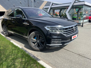 2018 Volkswagen Touareg III, чёрный, 4300000 рублей, вид 1