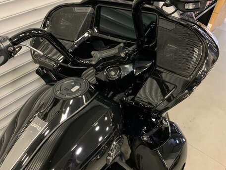 2026 Harley-Davidson Road Glide Limited, чёрный, 4650000 рублей, вид 4