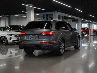 2021 Audi Q7 45 TDI II (4M) Рестайлинг, серый, 6700000 рублей, вид 5
