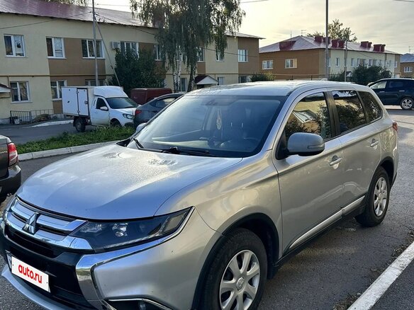 2018 Mitsubishi Outlander III Рестайлинг 3, серебристый, 1400000 рублей