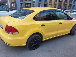 2018 Volkswagen Polo V Рестайлинг, жёлтый, 500000 рублей, вид 4